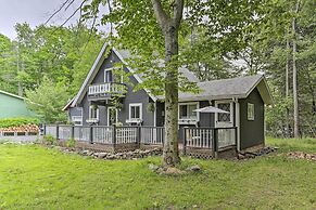 Welcoming Poconos Retreat w/ Deck & Pool Access
