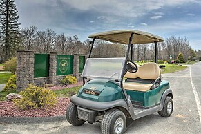 Welcoming Poconos Retreat w/ Deck & Pool Access