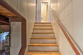 Welcoming Poconos Retreat w/ Deck & Pool Access