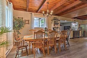 Welcoming Poconos Retreat w/ Deck & Pool Access