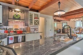 Welcoming Poconos Retreat w/ Deck & Pool Access