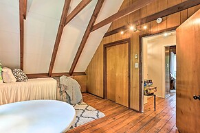 Welcoming Poconos Retreat w/ Deck & Pool Access