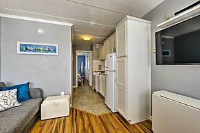 North Wildwood Condo w/ Pool, Walk to Boardwalk!