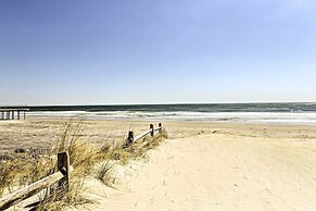 North Wildwood Condo w/ Pool, Walk to Boardwalk!