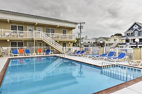 North Wildwood Condo w/ Pool, Walk to Boardwalk!