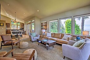 Luxe Coastal Haven w/ Bay Views & Hot Tub