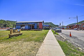 Cozy Damascus Cottage w/ Porch & Trail Access!