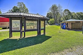 Cozy Damascus Cottage w/ Porch & Trail Access!
