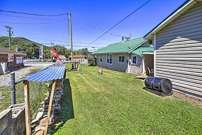 Cozy Damascus Cottage w/ Porch & Trail Access!