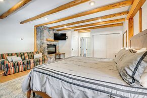 Luxury Keystone Cabin w/ Hot Tub, 1 Mi to Lifts!