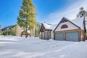Luxury Keystone Cabin w/ Hot Tub, 1 Mi to Lifts!
