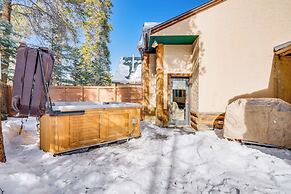 Luxury Keystone Cabin w/ Hot Tub, 1 Mi to Lifts!