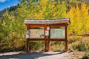 Luxury Keystone Cabin w/ Hot Tub, 1 Mi to Lifts!