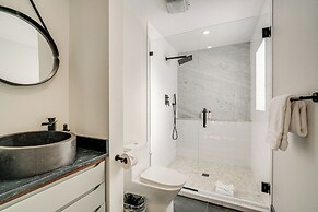 Luxury Keystone Cabin w/ Hot Tub, 1 Mi to Lifts!