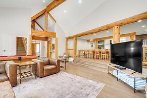 Luxury Keystone Cabin w/ Hot Tub, 1 Mi to Lifts!