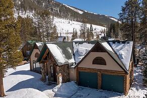 Luxury Keystone Cabin w/ Hot Tub, 1 Mi to Lifts!