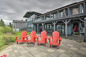 Bright & Airy Home w/ Sweeping View + Hot Tub