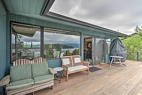 Bright & Airy Home w/ Sweeping View + Hot Tub