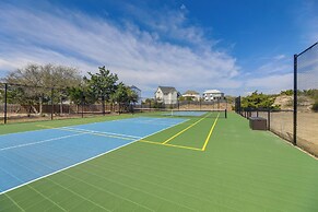 Emerald Isle Vacation Rental w/ Resort Pool!