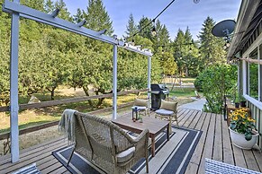 100-year-old Farmhouse w/ Hot Tub on 5 Acres!