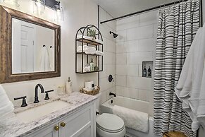 100-year-old Farmhouse w/ Hot Tub on 5 Acres!