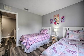 9 Mi to Disney: Sunny Resort Townhome w/ Patio!