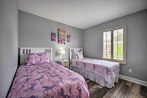 9 Mi to Disney: Sunny Resort Townhome w/ Patio!