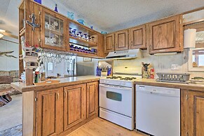 Quaint Chincoteague Island Hideaway w/ 2 Porches!