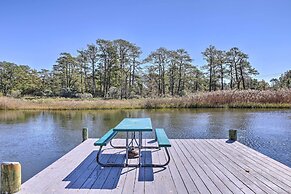 Quaint Chincoteague Island Hideaway w/ 2 Porches!
