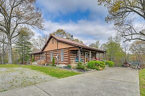 Country Escape: Log Cabin Near Kentucky Lake!