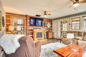 Country Escape: Log Cabin Near Kentucky Lake!