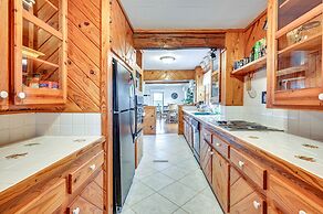 Country Escape: Log Cabin Near Kentucky Lake!