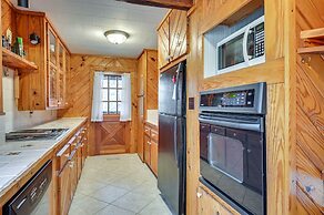 Country Escape: Log Cabin Near Kentucky Lake!