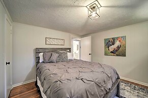 Bright Farmhouse w/ Hot Tub & Mountain View!