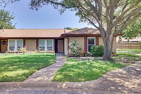 Charming Fort Worth Retreat ~ 12 Mi to Downtown!