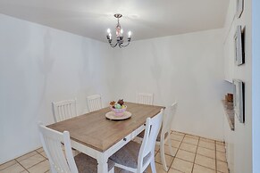 Family Home in Fort Worth: Pets Welcome!