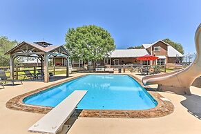 Sunset Ranch w/ Pool & Hot Tub on 29 Acres!
