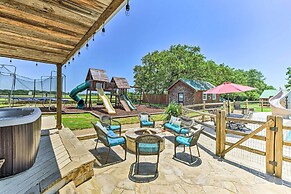 Sunset Ranch w/ Pool & Hot Tub on 29 Acres!