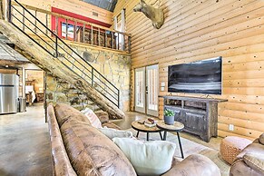 Sunset Ranch w/ Pool & Hot Tub on 29 Acres!