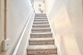 Pet-friendly Apt in 1850's Victorian Mansion!