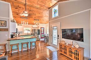 Private Pool, Hot Tub & Yard: Serene Murphy Home