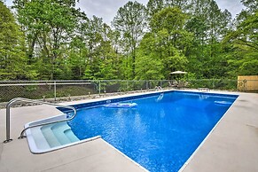 Private Pool, Hot Tub & Yard: Serene Murphy Home