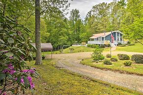 Private Pool, Hot Tub & Yard: Serene Murphy Home