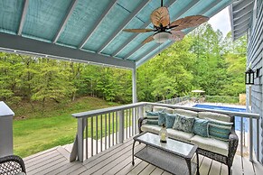 Private Pool, Hot Tub & Yard: Serene Murphy Home