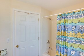 Delafield Vacation Rental Near Lakes & Parks!