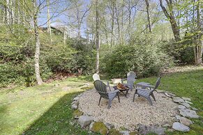 10 Mi to Sugar Mountain: Cozy Newland Cabin!