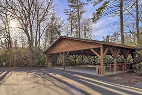 10 Mi to Sugar Mountain: Cozy Newland Cabin!