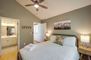 10 Mi to Sugar Mountain: Cozy Newland Cabin!