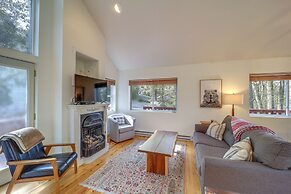 10 Mi to Sugar Mountain: Cozy Newland Cabin!