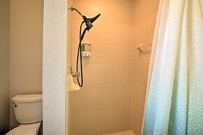 Sunny Brandon Getaway w/ Fire Pit!